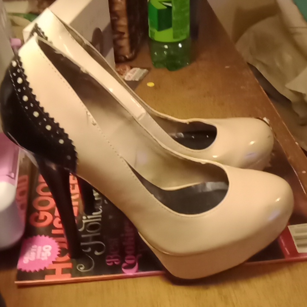High heel stilettos size 8 medium